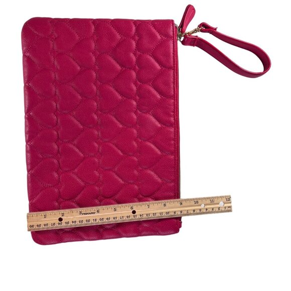 Betsey Johnson Red Quilted Faux Leather Heart Pattern Wristlet Clutch Bag ipad - Picture 6 of 10